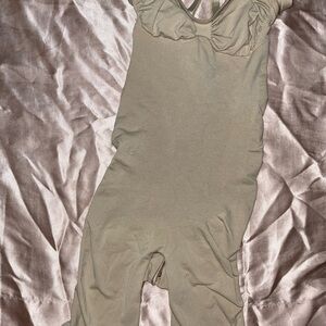 Skims woman’s seamless bodysuit